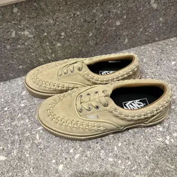 VANS 베이지 자수 스니커즈