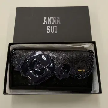 미사용 ANNA SUI 네이비 장지갑 플라워 엠보싱