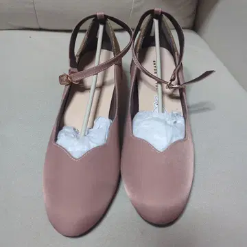 젤리빈스 더스티 핑크 스트랩 펌프스 스캘럽 25.5