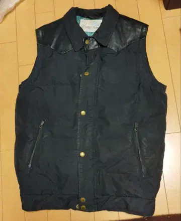 Schott 블랙 슬리브리스 다운 베스트