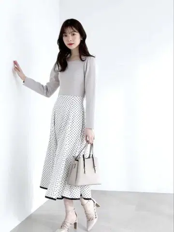 프로포션 바디 드레싱 도트 무늬 니트 원피스