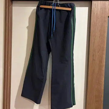 니코앤드 모드놈코어 이지 플레어 라인 팬츠 네이비 그린