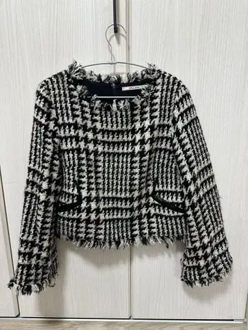 AULA AILA 트위드 자켓