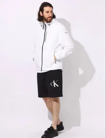 Calvin Klein Jeans 블랙 숏팬츠 M