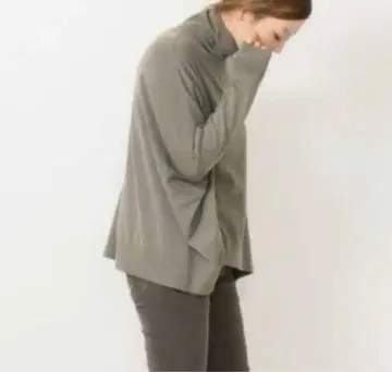 두지엠 클라세 와이드 터틀 풀오버 니트 카키