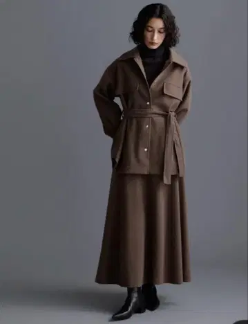 니들 저지 벨티드 셔츠 자켓 & 플레어 스커트 셋업