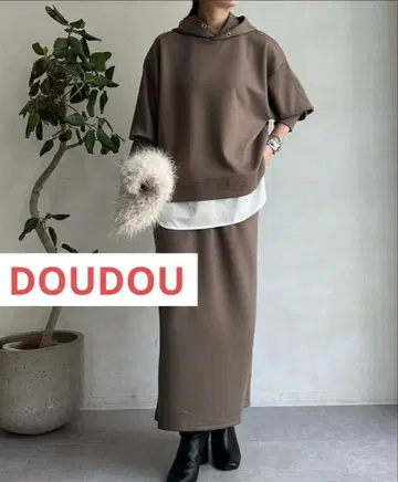 택 포함 미사용 새상품 DOUDOU 후디+스커트 셋업 모카