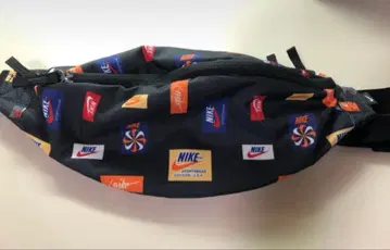 새상품급 Nike 바디백 로고 프린트 블랙