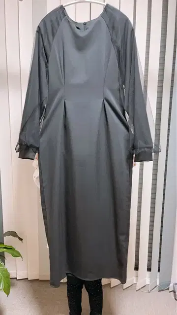 블랙 긴팔 A라인 원피스