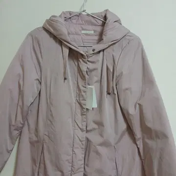 연한 핑크 후드 부착 다운 자켓