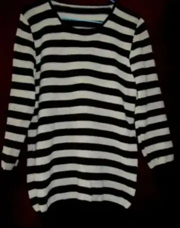 화이트 블랙 스트라이프 긴팔 티셔츠