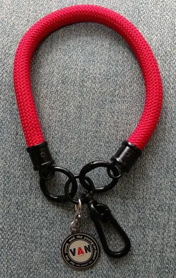 VAN JACKET 빨간색 나일론 스트랩 카라비너 포함