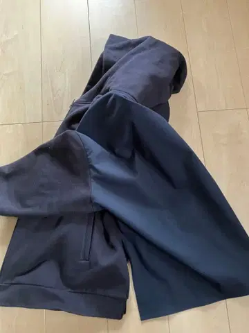 새상품급! 비어즐리 후드티 이소재