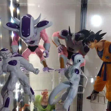 제일복권 드래곤볼 프리저 손오공 피규어