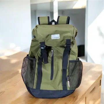 새상품급 올리브 그린 중형 백팩 캐주얼