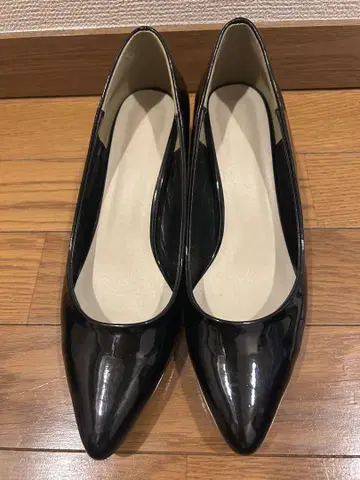 글로벌 워크 에나멜 블랙 스틸레토 펌프스