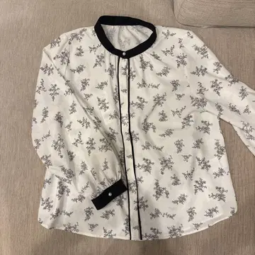 글로벌 워크 꽃무늬 긴팔 셔츠 화이트