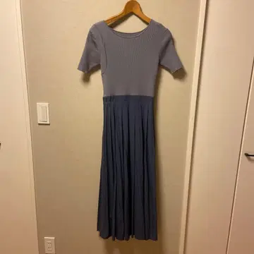 [이번 시즌] 내추럴 뷰티 베이직 컷 아웃 니트 도킹 원피스