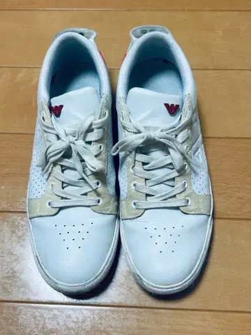 화이트 스웨이드 스니커즈 ARMANI