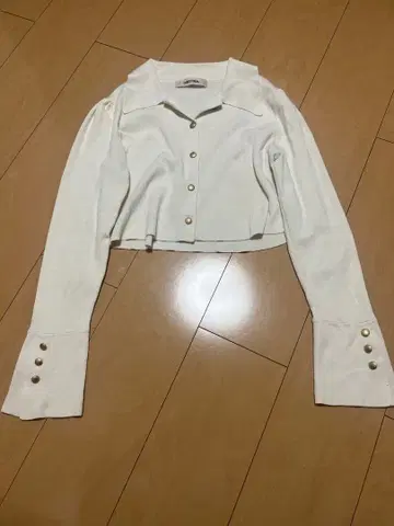 GOOD DEAL 화이트 크롭 상의