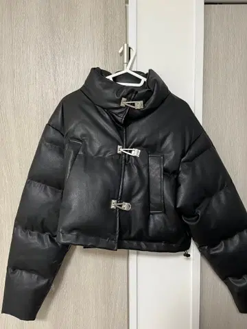 metem select 인조 가죽 숏 컴팩트 다운 자켓