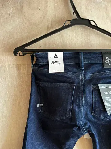 새상품 ) DENHAM 스키니 데님 SPRAY 데님 블루 W23 L28