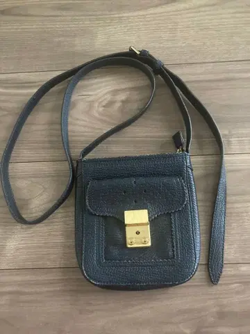 3.1 필립림 숄더백 네이비