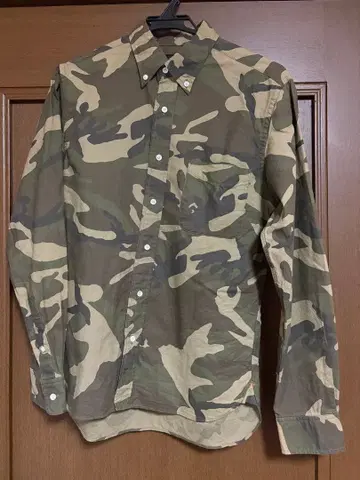 새상품급 BEAMS 남성용 S 사이즈 카모 패턴 긴팔 버튼다운 셔츠