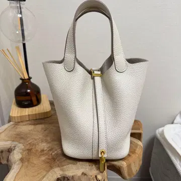 새상품급 피코탄 락풍 천연 가죽 큐브형 백 화이트