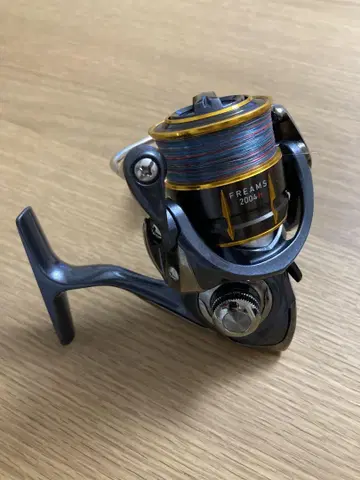 15 FREAMS 2004H 스피닝 릴