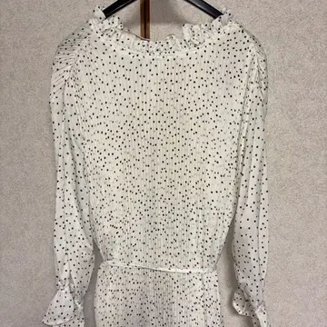 미사용품 Earth 도트 무늬 프릴 넥 긴팔 원피스