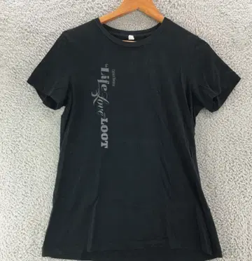 블랙 반팔 T셔츠 프린트 디자인