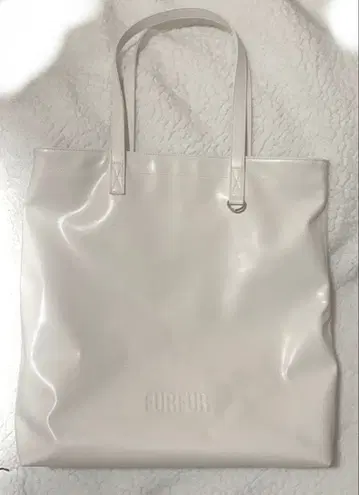 FURFUR 엠보싱 로고 토트백 L