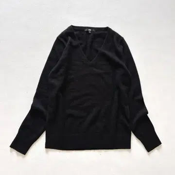 새상품급 유니클로 캐시미어 100% 니트 블랙 L V넥