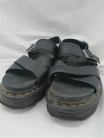 닥터마틴 그리폰 샌들 블랙 계열 가죽 통굽