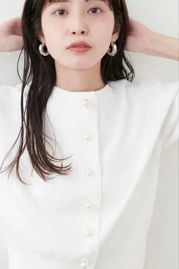 컨디션 최상 내추럴 꾸뛰르 펄 단추 총침 가디건