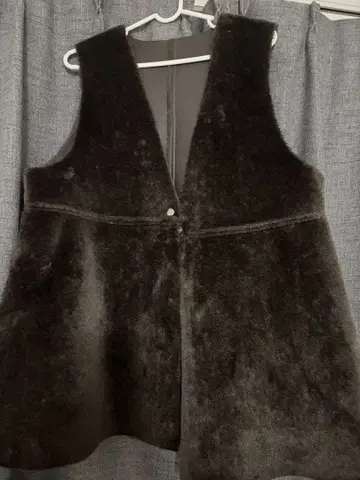 브라운 베스트 리버서블 보아 인조 가죽 베스트