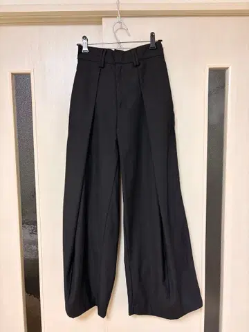 chikasitu+ 투 턱 와이드 팬츠 사이즈 1