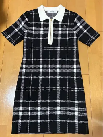 Her lip to Trois Logo Knit Mini Dress