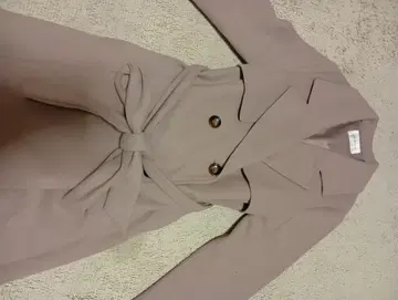 연한 핑크 더블 브레스트 롱 코트