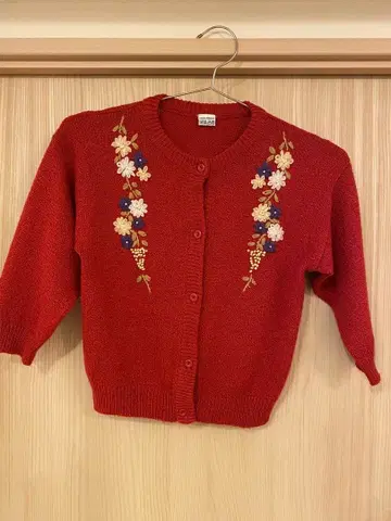 꽃무늬 자수 버튼 가디건