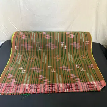 꽃 무늬 그린과 핑크 옷감 본토 류큐 명주