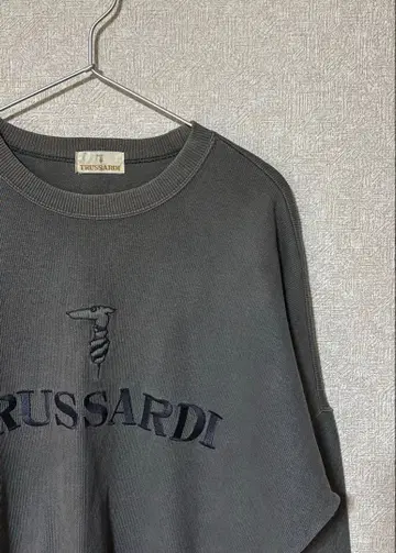 TRUSSARDI 그레이 자수 로고 트레이닝복 구제 의류