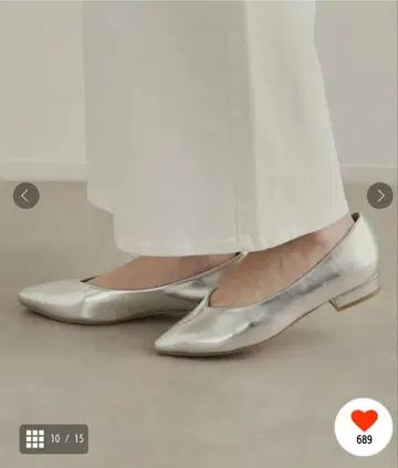 [ 항균 방취 가공 ] V컷 플랫 포인티드 펌프스 색상: 실버 사이즈 M