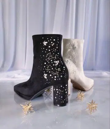 새상품급 RANDA 홀리데이 컬렉션 비쥬 x 자수 숏부츠 M