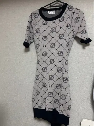 pium 모노그램 백리본 니트 원피스