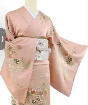 시치고산에 추천하는 순수 실크 금 자수 호몬기 기모노