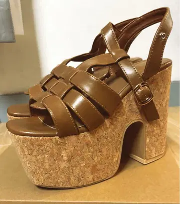 통굽 플랫폼 구르카 샌들