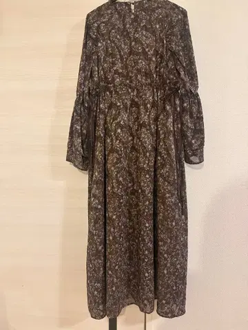 Acka. 꽃무늬 롱 원피스 브라운