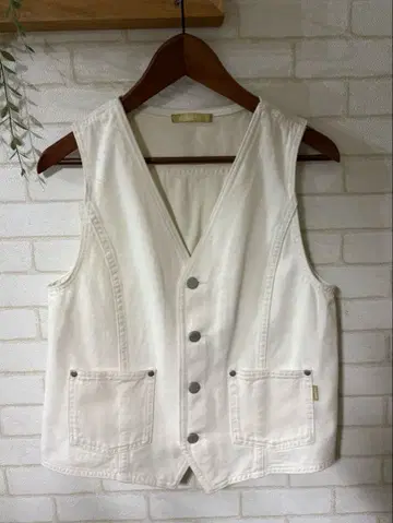 B.C STOCK 듀주르 라이딩 진 베스트 화이트